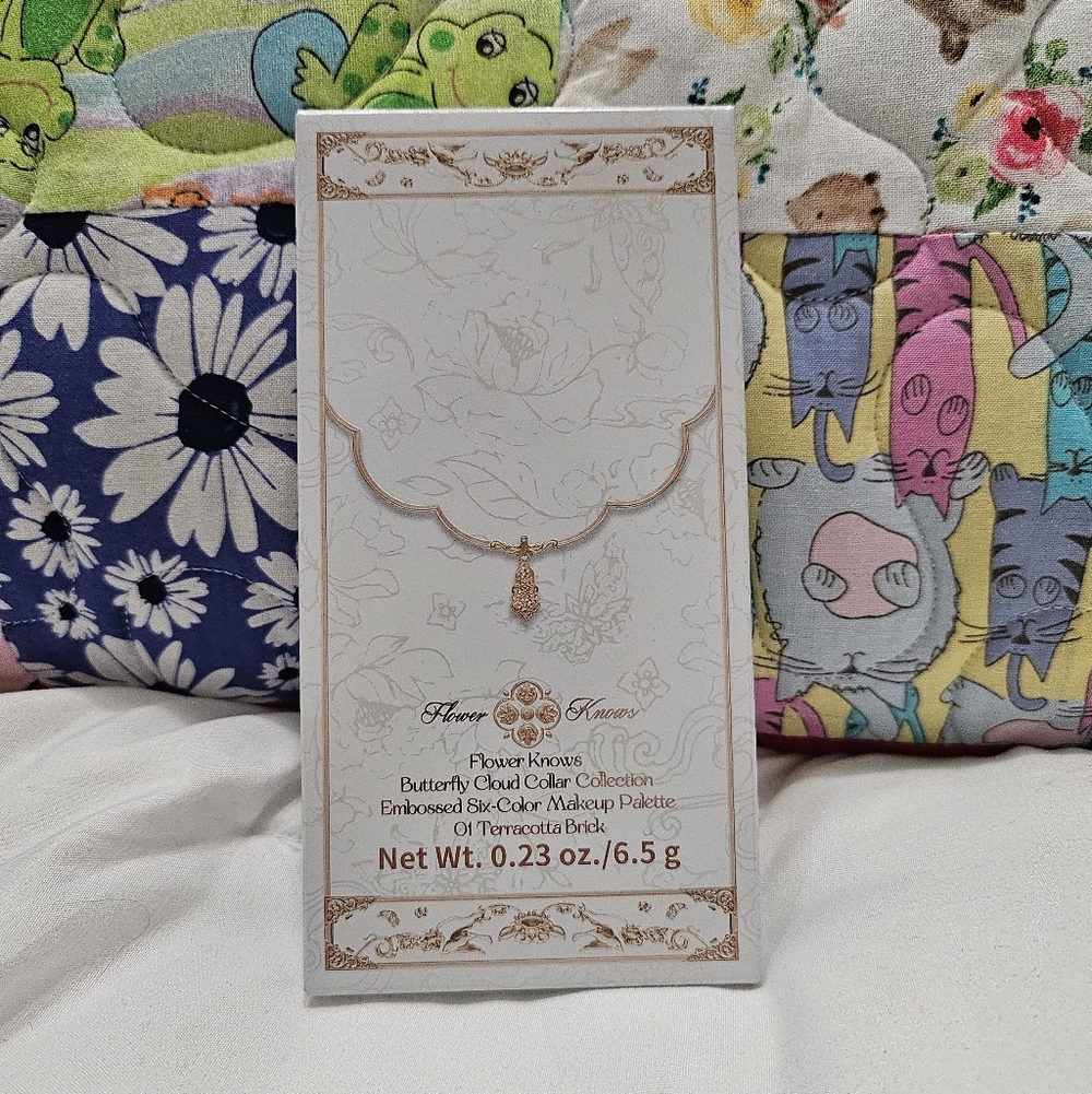 Flower Knows Butterfly Cloud Collar Embossed Six-Color Makeup Palette - 01